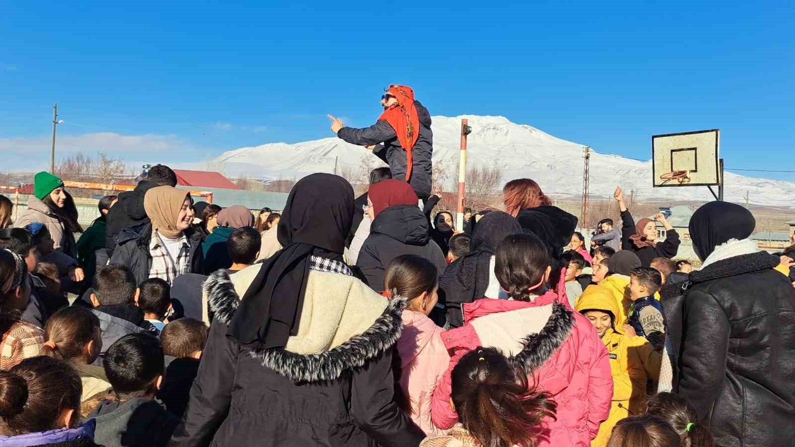 Elazığ’dan Adilcevaz’a ‘gönül köprüsü’ kuruldu
