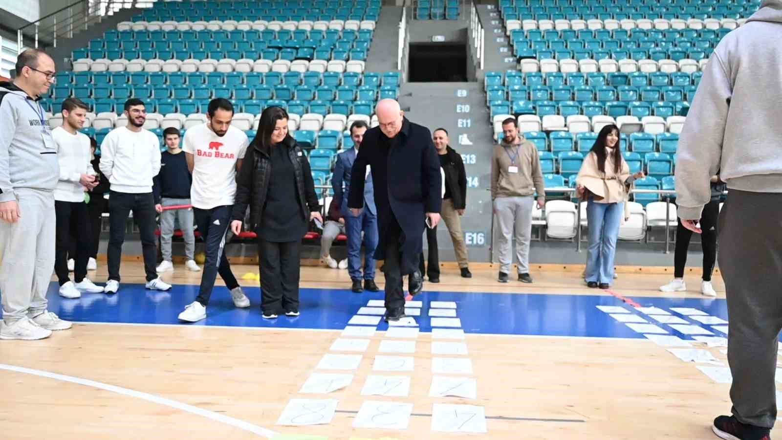 Uşak &Uuml;niversiteli &ouml;ğrenciler &rsquo;Hayatın Ritmini Sporla Yakala&rsquo;dı
