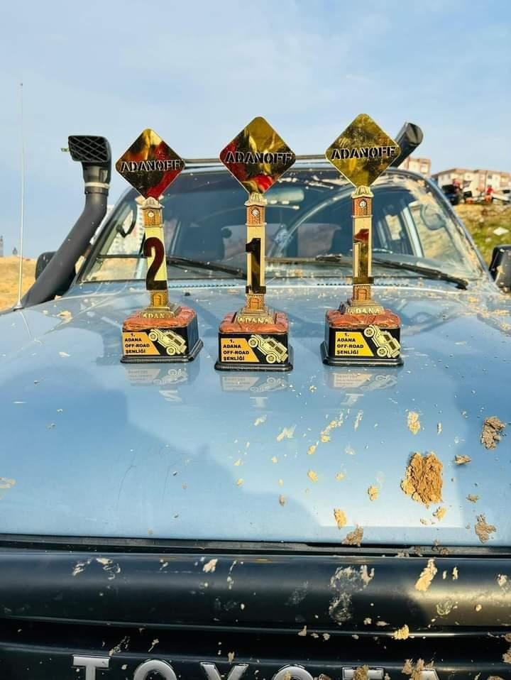 Niğde Safari Off-Road Kul&uuml;b&uuml; Yarışmadan 3 kupa ile d&ouml;nd&uuml;
