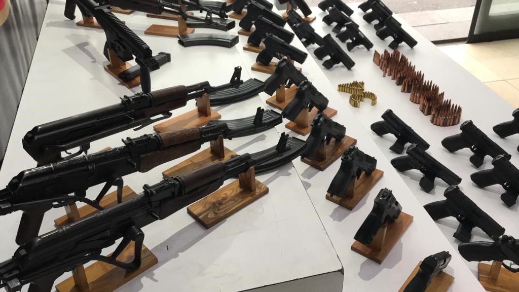 15 yaşındaki Büşra Polat’ın ölümüne neden olan hasım çetelerden ele geçirilen silahlar sergilendi