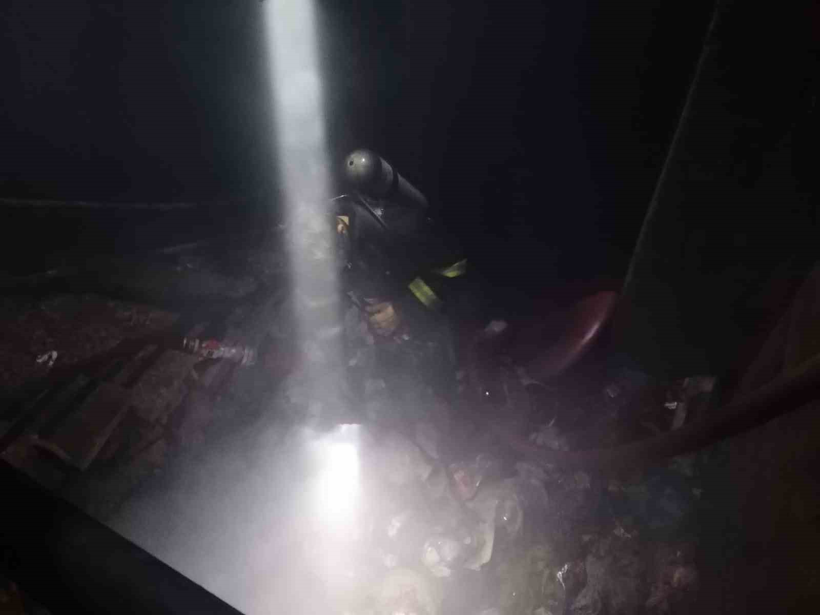 Bodrum katından alevler y&uuml;kseldi
