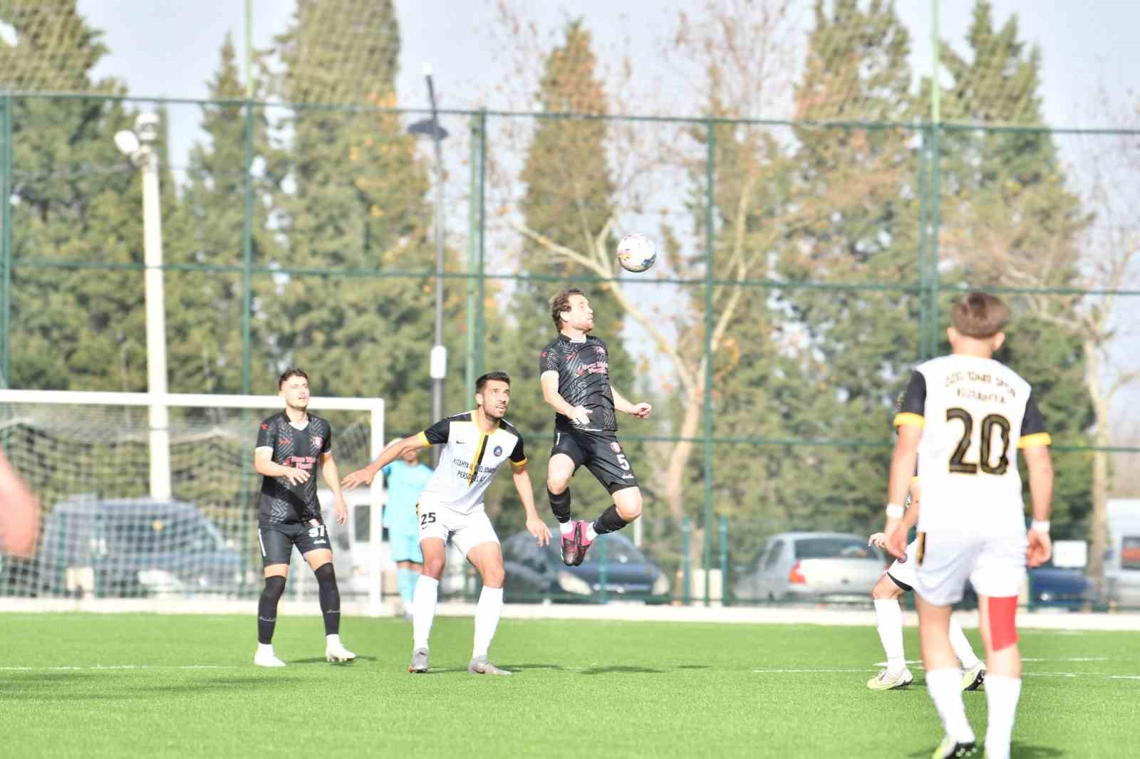 Şampiyonluk adayı 1965 Manisa Spor evinde kaybetti