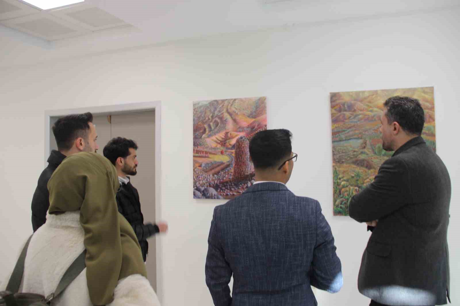 Cizre’de gönüllü öğretmenler ilk sergilerini açtı