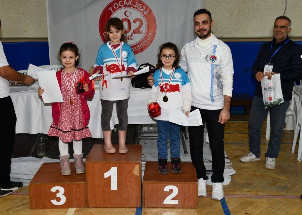 Osmaniye’de ’Kurtuluş Kupası’ satranç turnuvası ödülleri verildi
