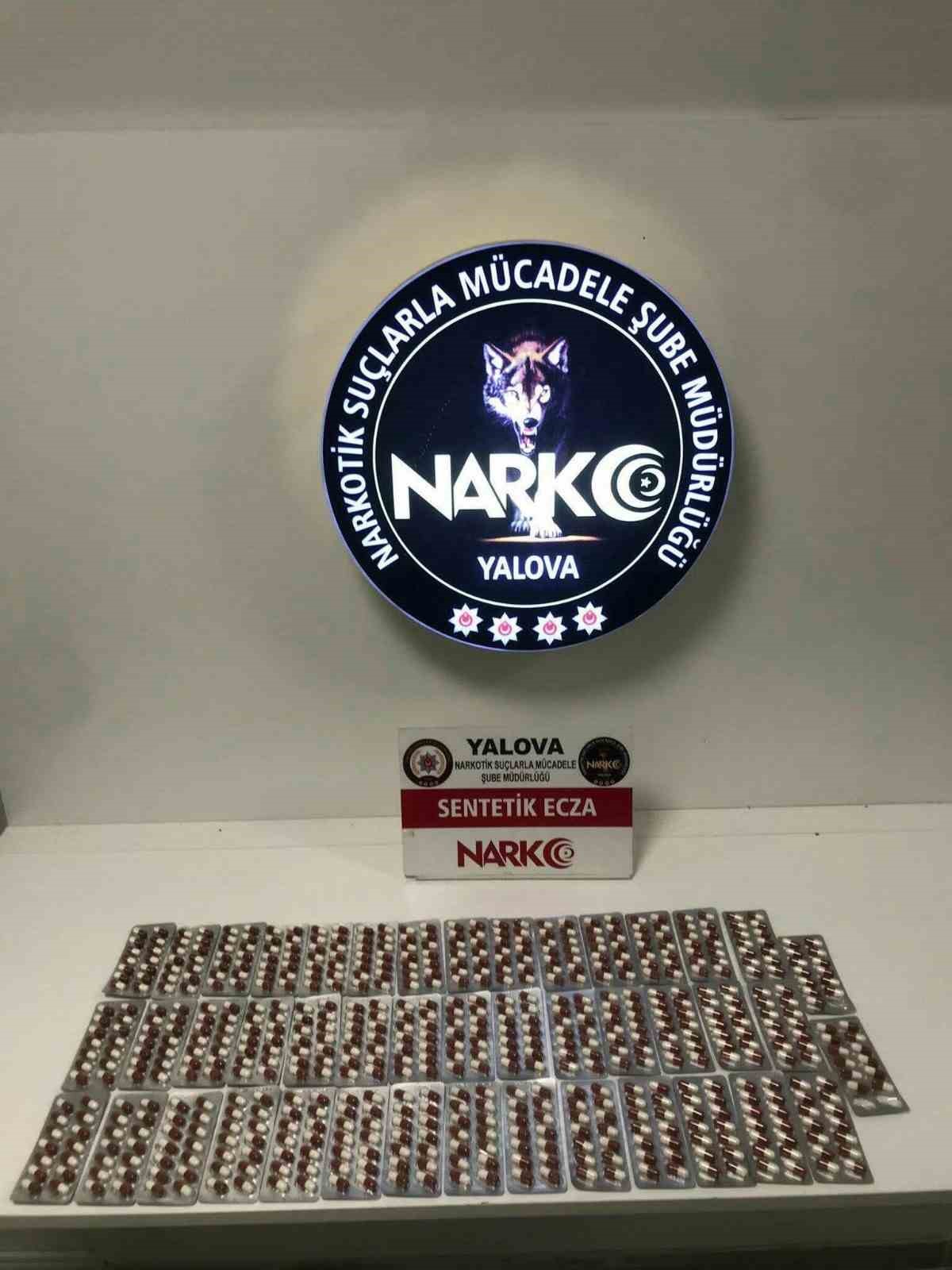 Yalova’da sürücüsü kaçan otomobilden 5 kilo uyuşturucu çıktı