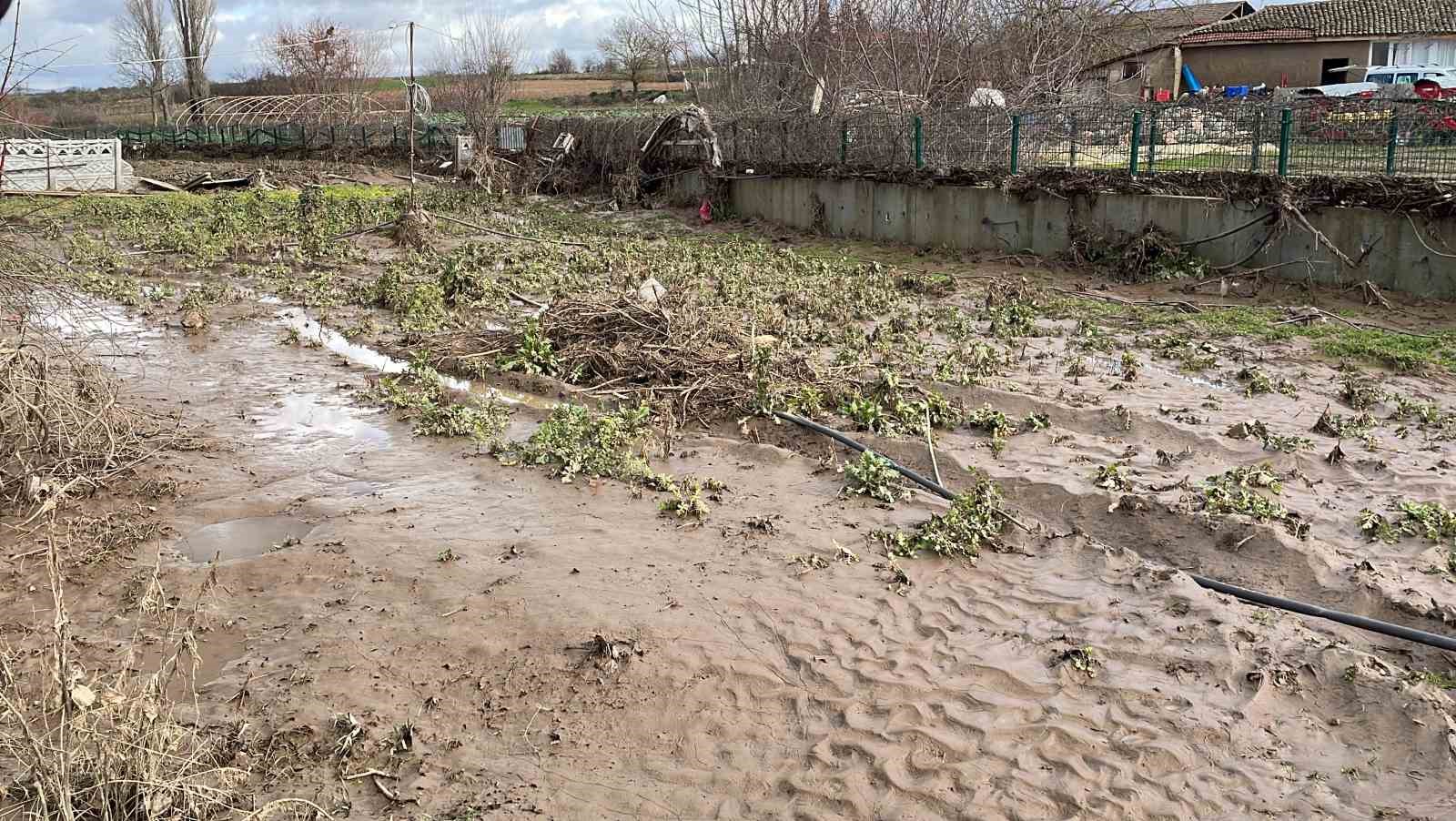 Kırklareli’nde şiddetli yağışın ardından arabalar, evler zarar gördü
