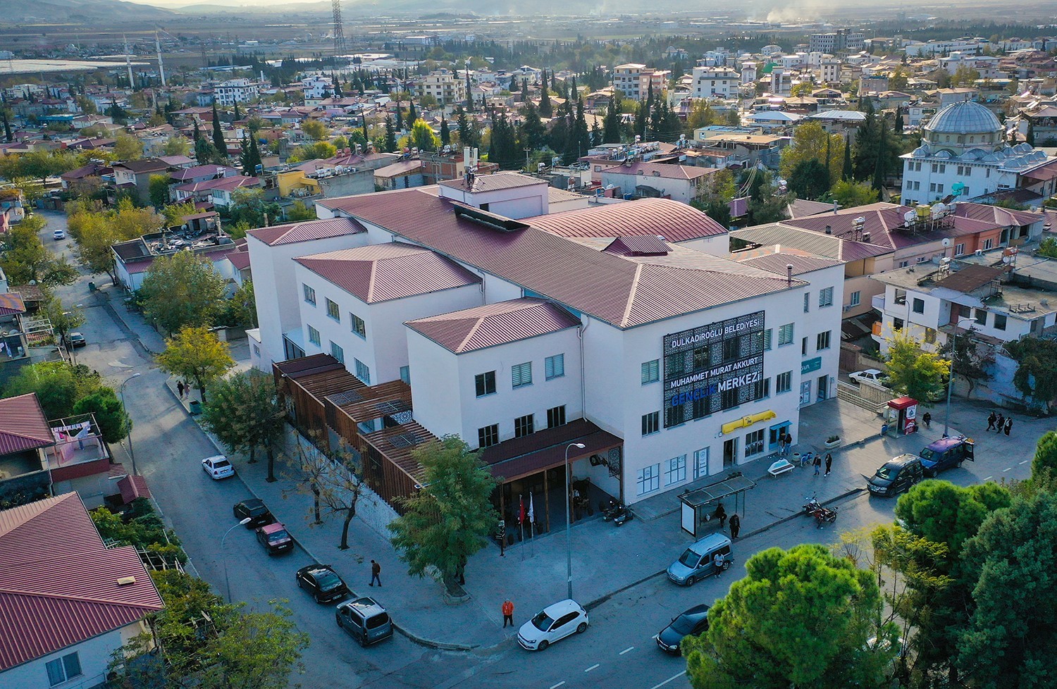 Gençlerin yeni gözdesi Dulkadiroğlu Gençlik Merkezi oldu
