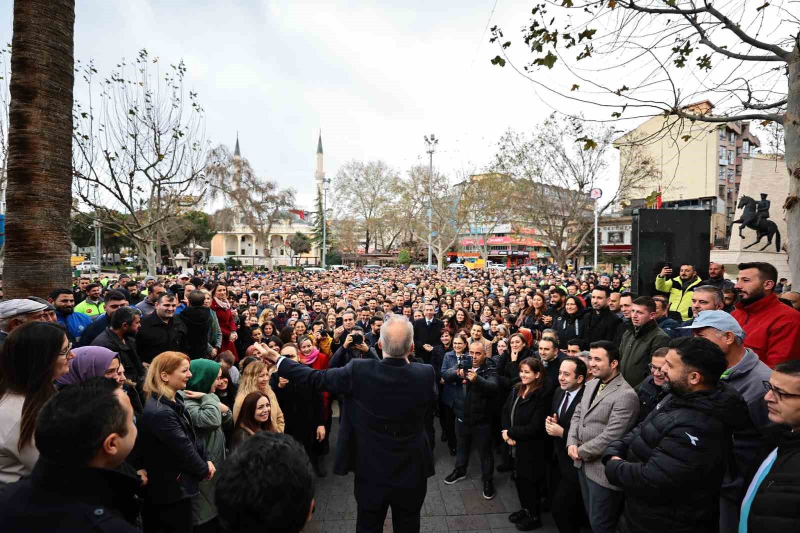 AK Parti’nin Denizli Adayı Osman Zolan yüzlerce kişi tarafından karşılandı
