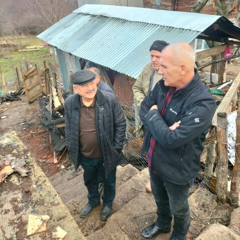 Başkan Altıkulaç, evleri yanan ailelere ‘geçmiş olsun’ ziyaretinde bulundu