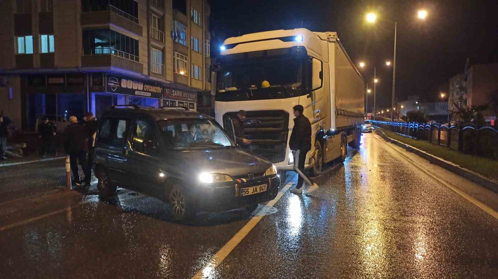 Hafif ticari araç sürücüsü ölümden döndü