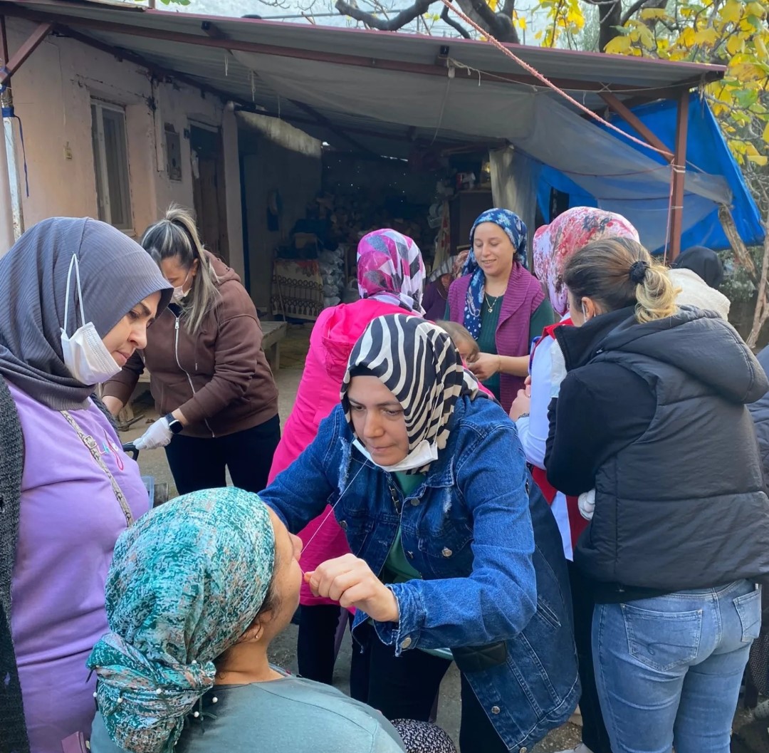 Kozan’da yaşlılara ve çocuklara ücretsiz kuaförlük hizmeti