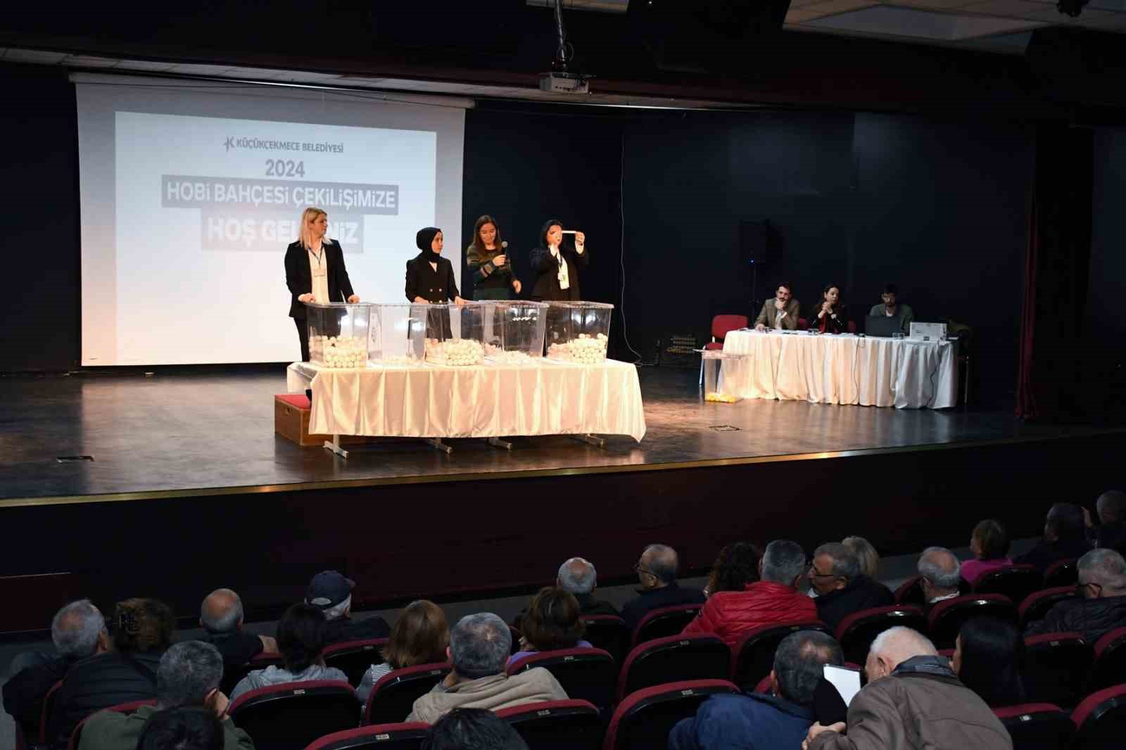 Hobi bah&ccedil;esi yeni d&ouml;nem sahipleri kura ile belirlendi
