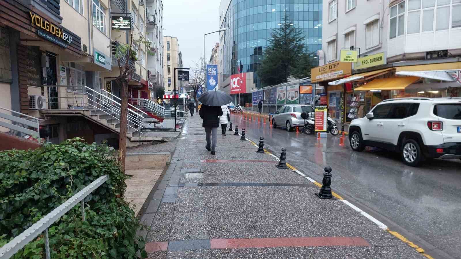 Balıkesir’de beklenen sağanak yağış etkili oldu