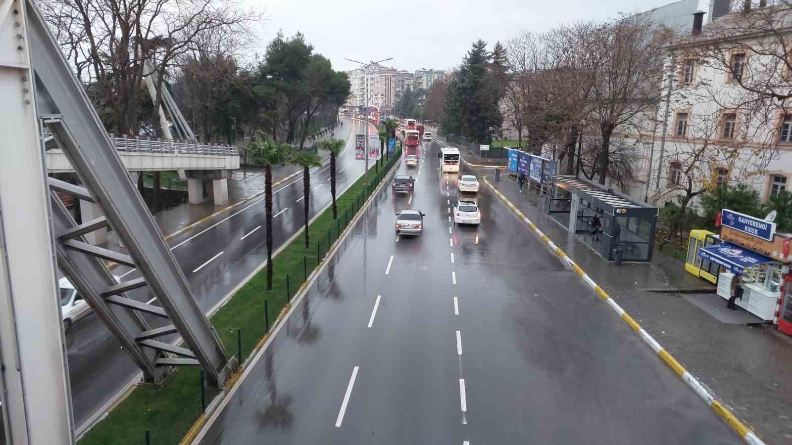 Balıkesir&rsquo;de beklenen sağanak yağış etkili oldu
