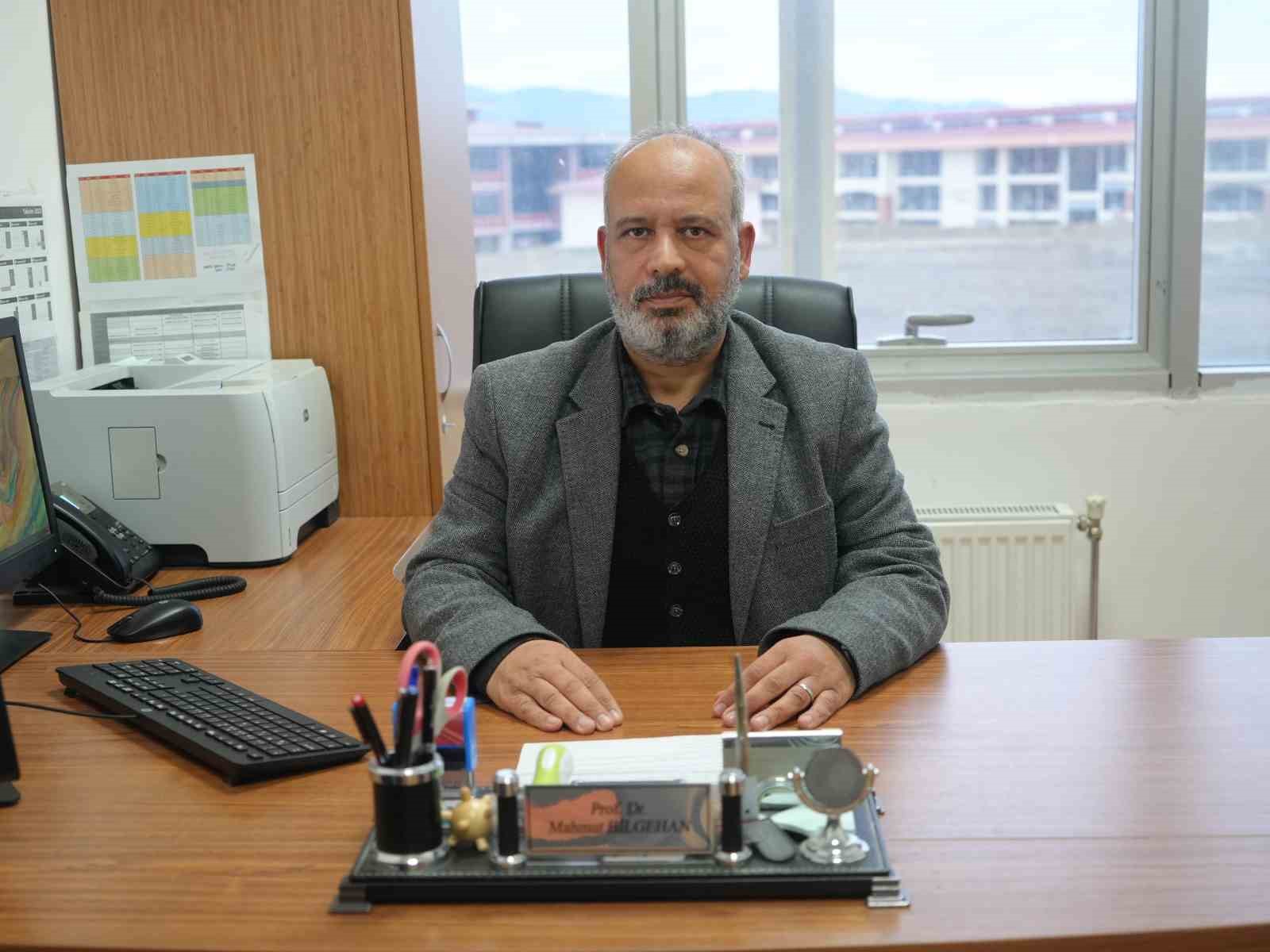 Deprem bölgesinde görev alarak incelemelerde bulunan Prof. Dr. Mahmut Bilgehan’dan bodrum kat uyarısı: