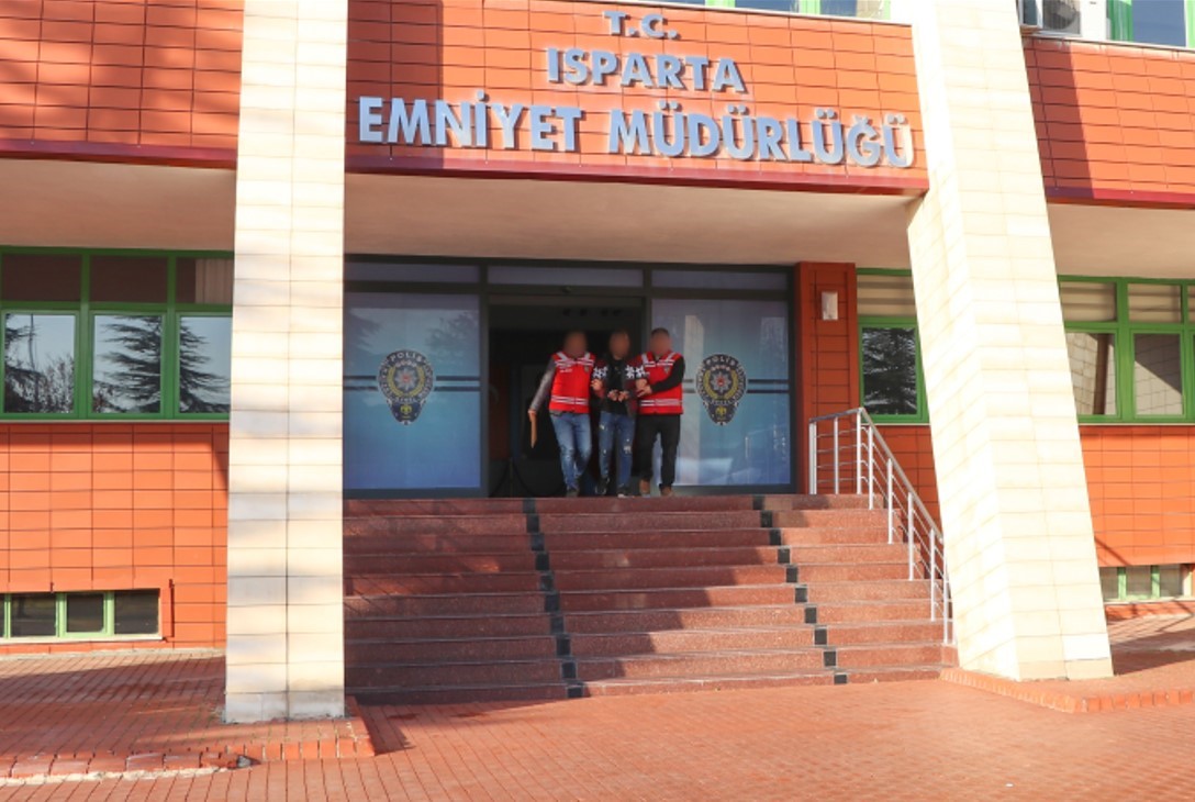 Çeşitli suçlardan hapis cezası ile aranan 8 kişi Isparta’da yakalandı