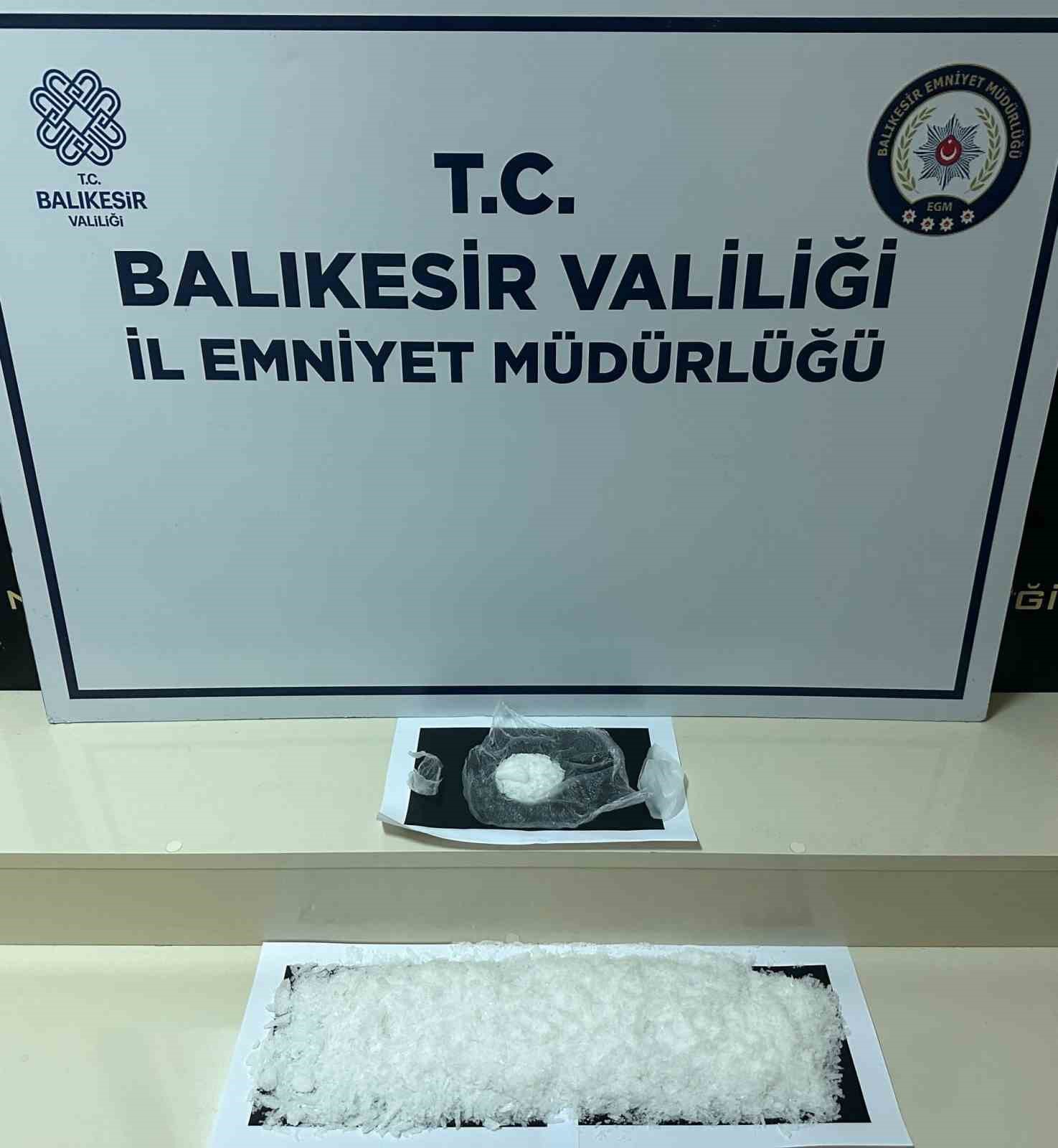 Bandırma’da uyuşturucu tacirlerine yönelik operasyon