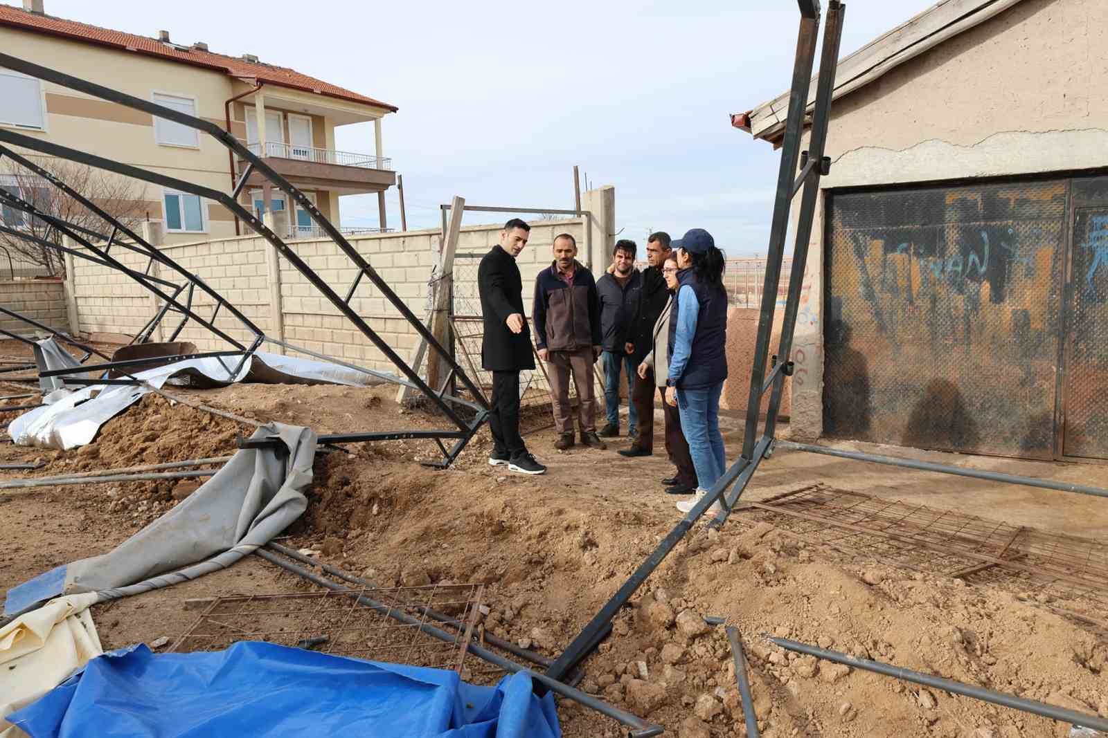 Karaman’da şiddetli rüzgar hayvan çadırlarını yıktı
