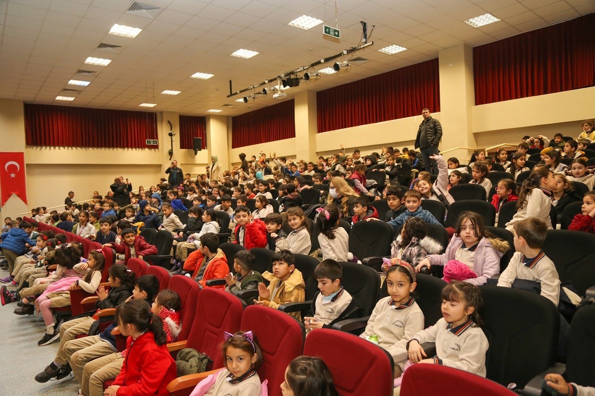 ‘Ormanda Bir Gün’ isimli tiyatro oyunu sahnelendi
