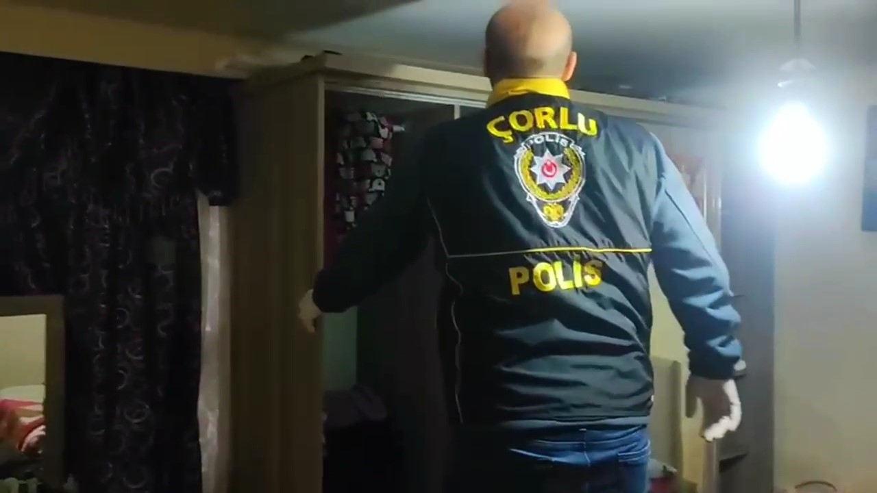 &Ccedil;orlu&rsquo;da husumetli gruplara operasyon: 5 kişi tutuklandı
