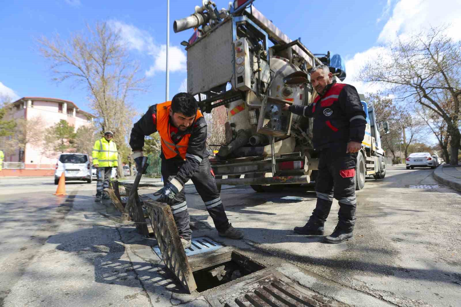 ASKİ’den Başkent genelinde kapsamlı ızgara temizliği
