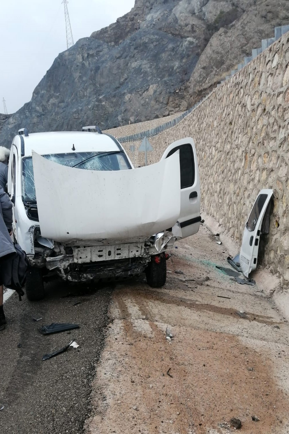 G&uuml;m&uuml;şhane&rsquo;de trafik kazası: 6 yaralı
