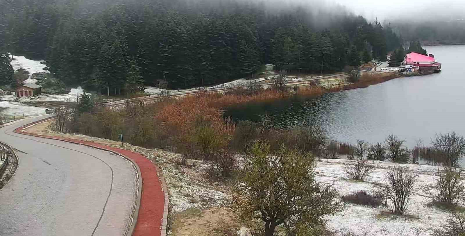 Bolu’nun doğa harikası Abant’ta kar yağışı başladı
