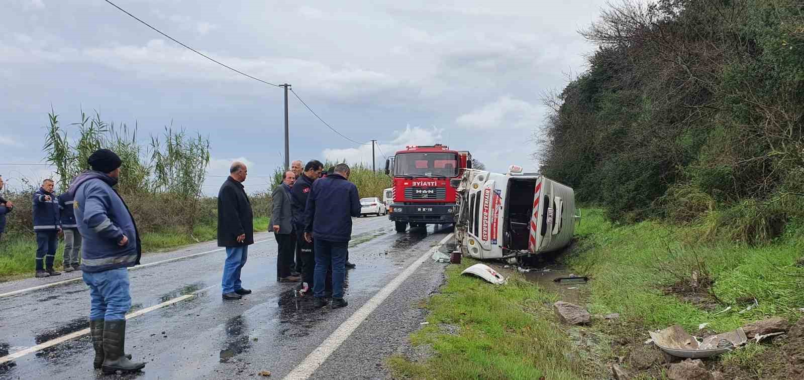 Koçarlı’da yolcu minibüsü devrildi: 2 yaralı
