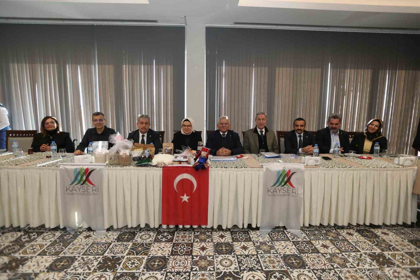 Akar ve B&uuml;y&uuml;kkılı&ccedil;, &uuml;reten kadınlarla buluştu
