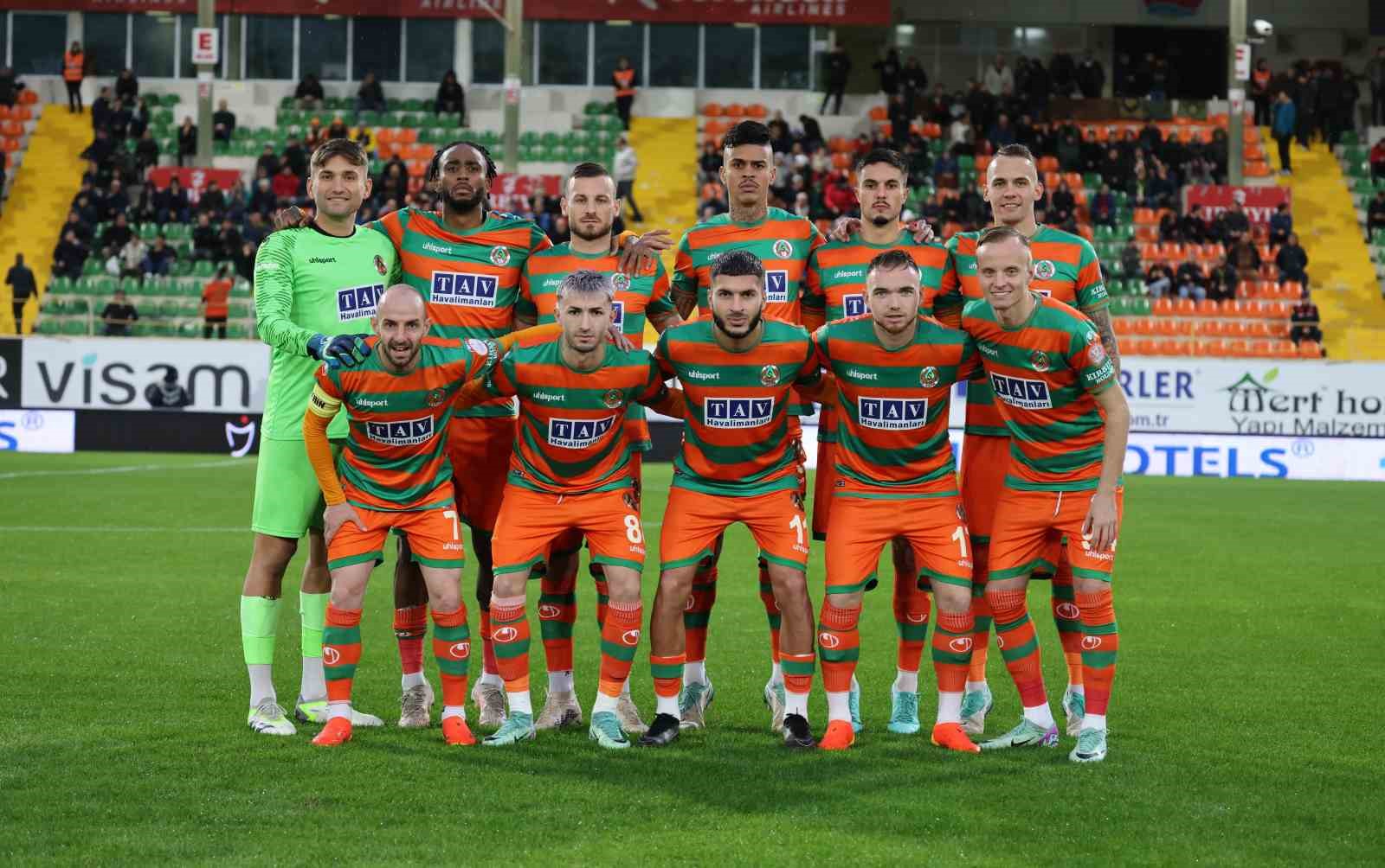 Trendyol Süper Lig: Alanyaspor: 0 - MKE Ankaragücü: 0 (İlk yarı)
