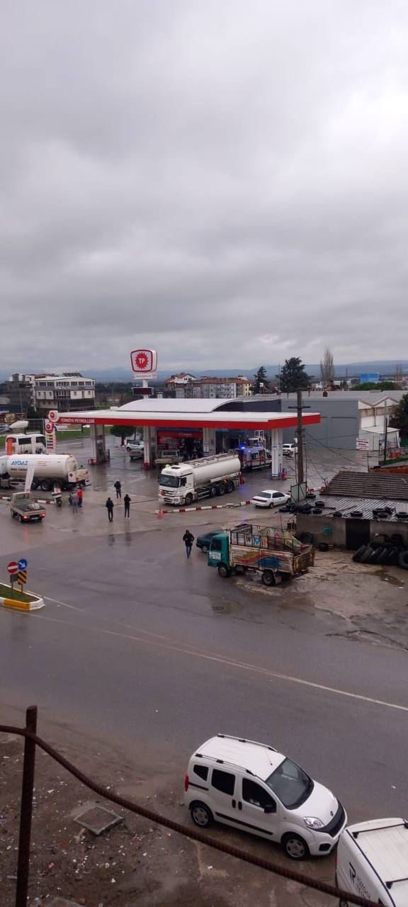 Balıkesir&rsquo;de akaryakıt istasyonunda patlama: 2 yaralı
