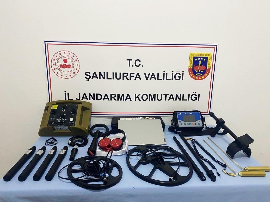 Şanlıurfa’da altın arayan 6 şüpheli dedektörlerle yakalandı