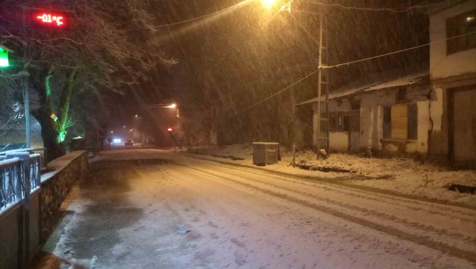 Bilecik’in yüksek kesimlerinde kar yağışı etkili oldu