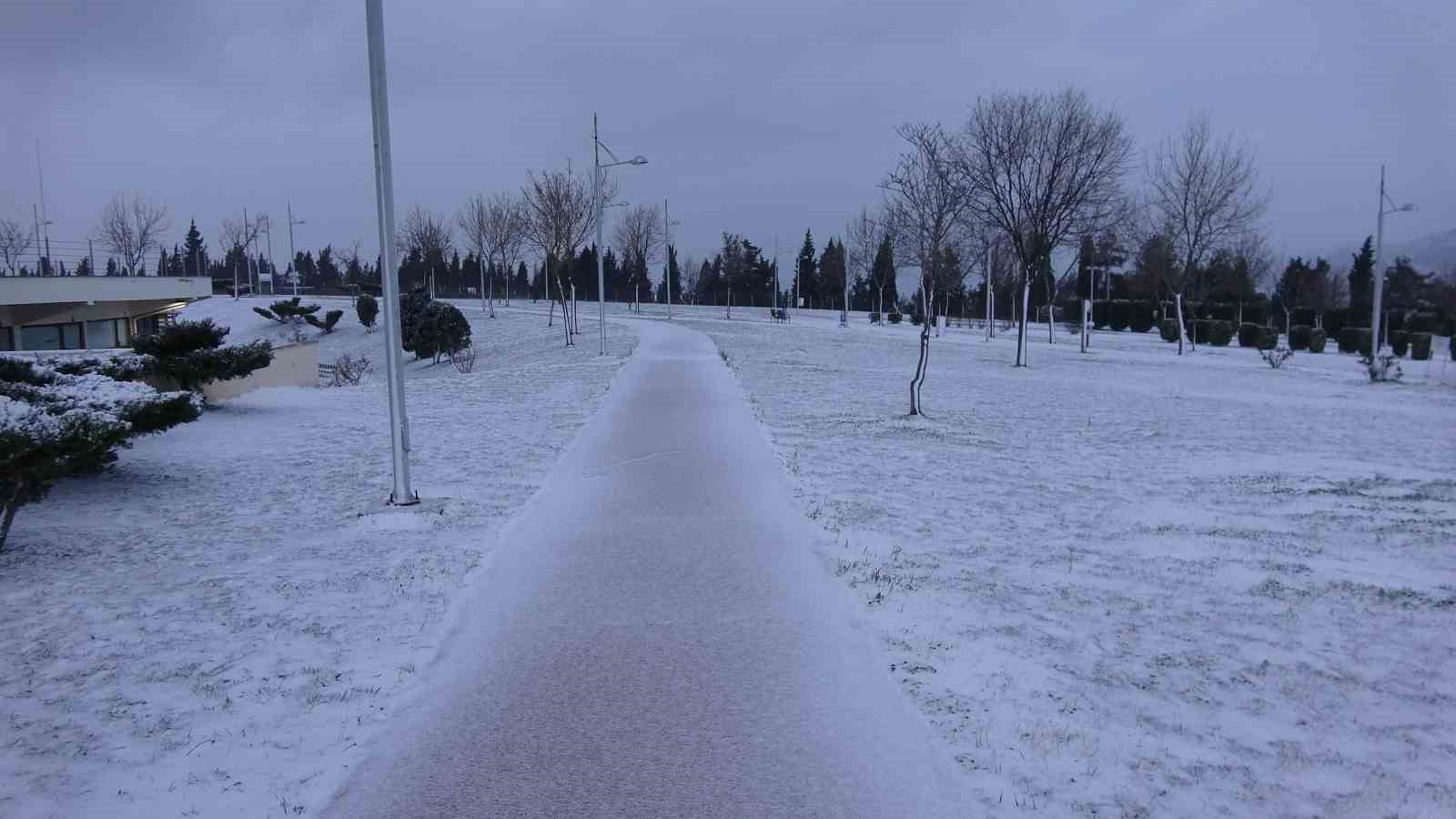 Çanakkale’de kar yağışı etkili oldu