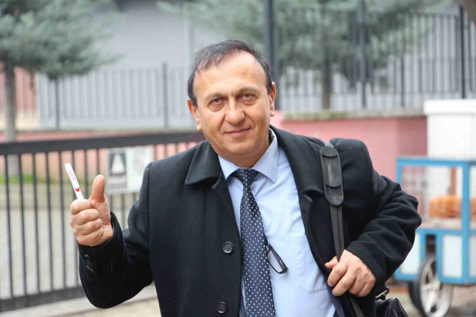 Bağımsız aday 1 oy i&ccedil;in tarla belliyor
