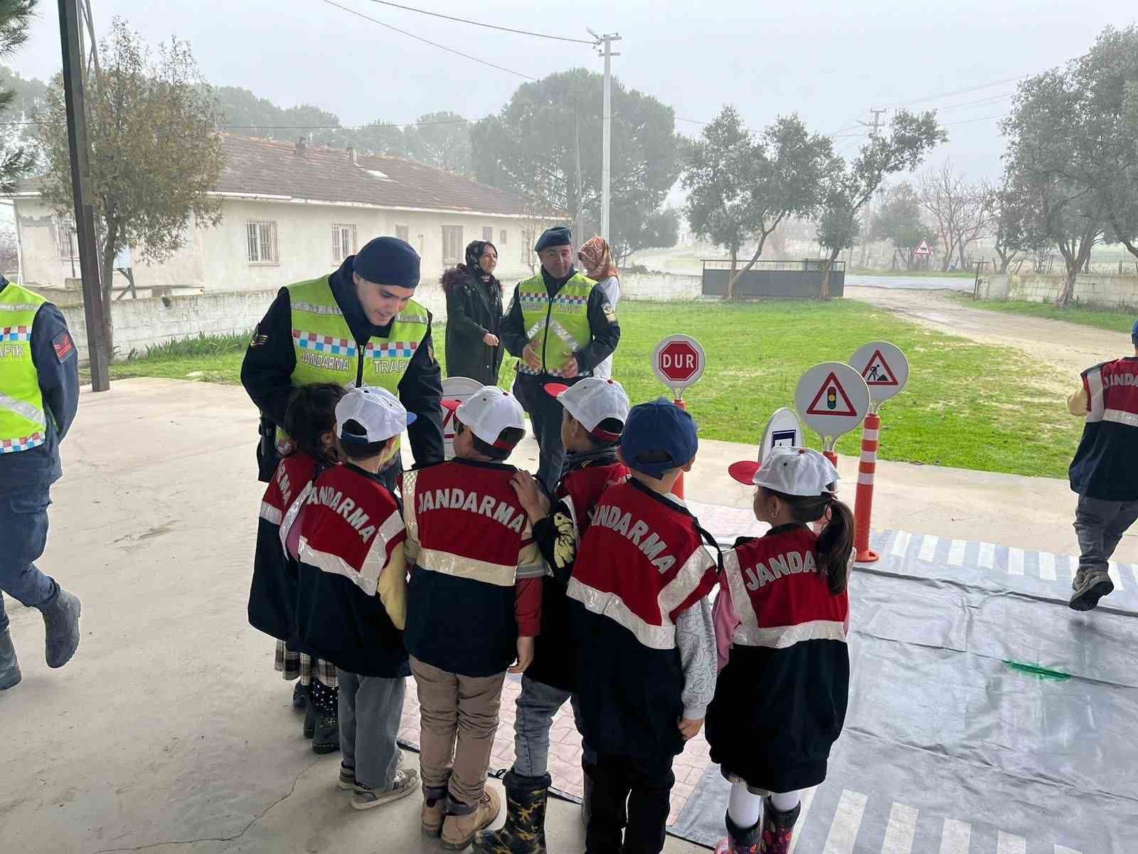 Çine’de öğrencilere trafik eğitimi
