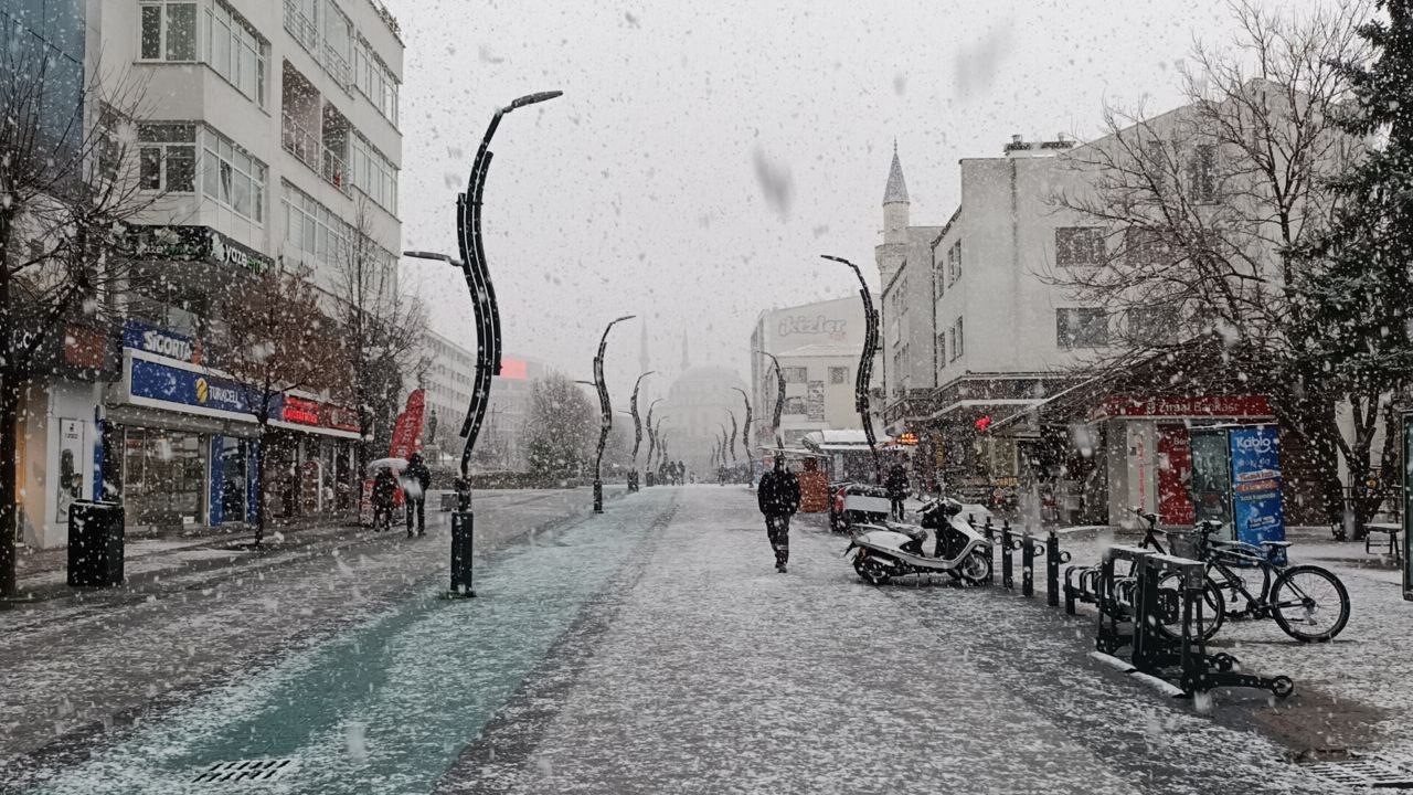 Bolu’ya lapa lapa kar yağıyor