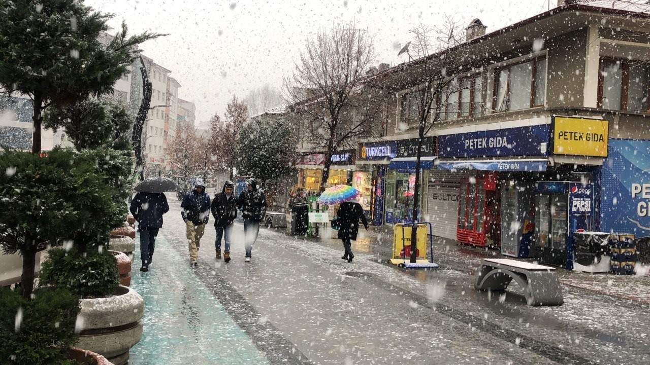 Bolu’ya lapa lapa kar yağıyor
