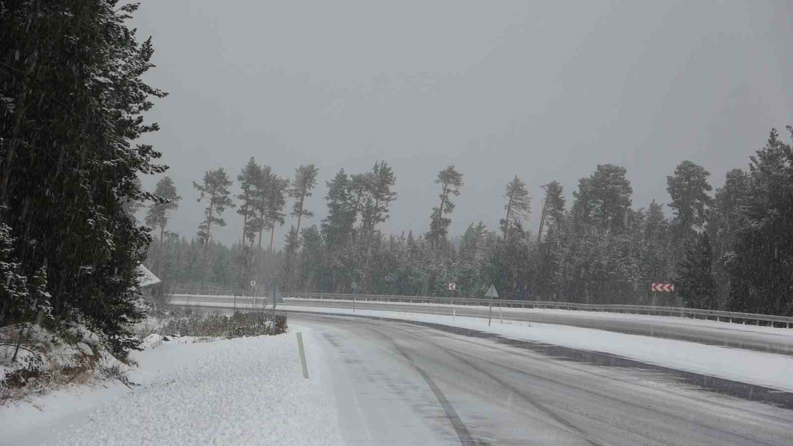 Ardahan’da kar ve tipi ulaşımı olumsuz etkiliyor