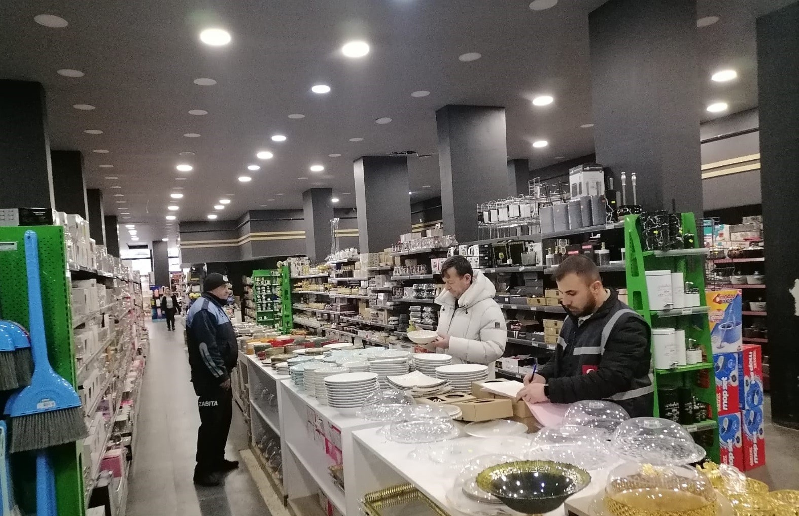 Kars’ta zincir marketlerde fiyat denetimi yapıldı