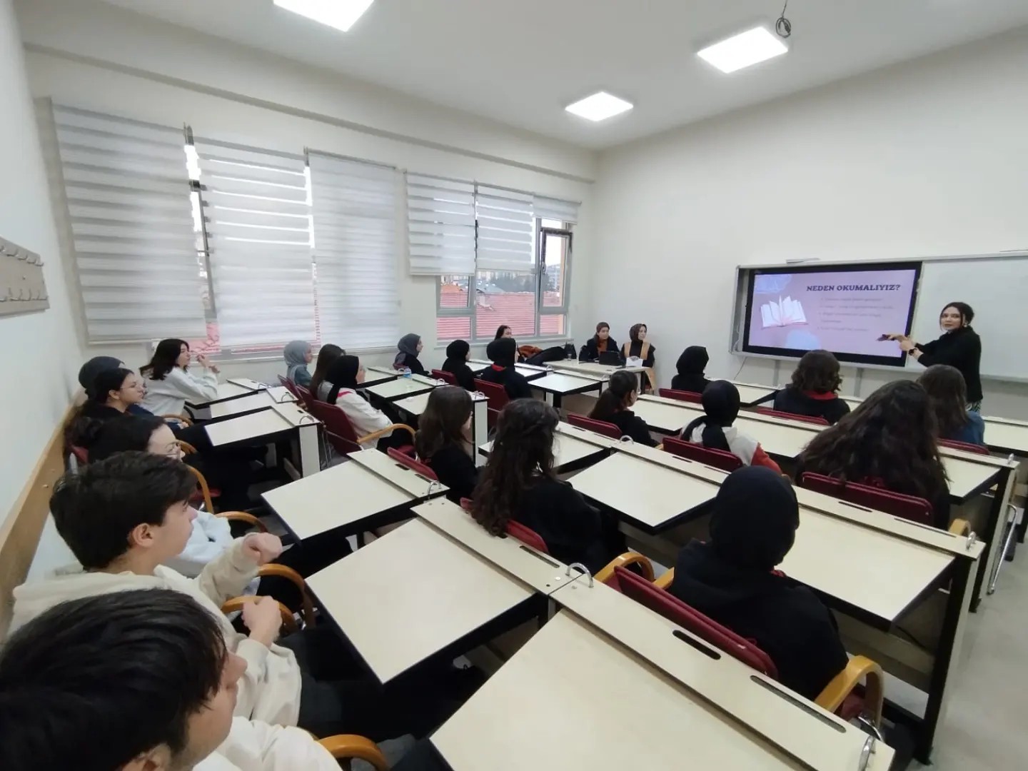 Kütahya Necip Fazıl Kısakürek Anadolu Lisesinde "Kitaplarla Tanışma Günleri" isimli proje