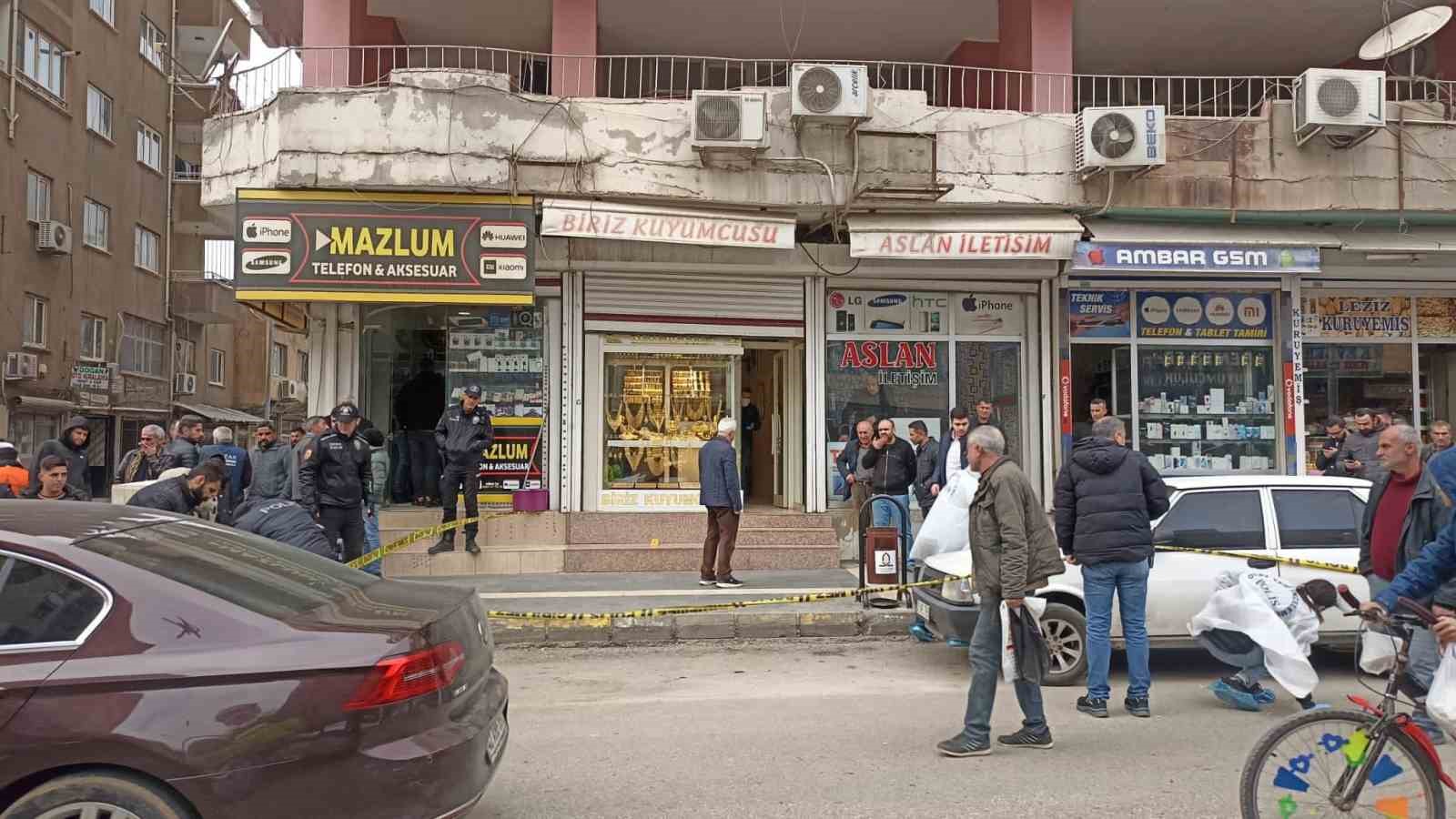 Mardin&rsquo;de maskeli şahıslardan kuyumcuya silahlı saldırı
