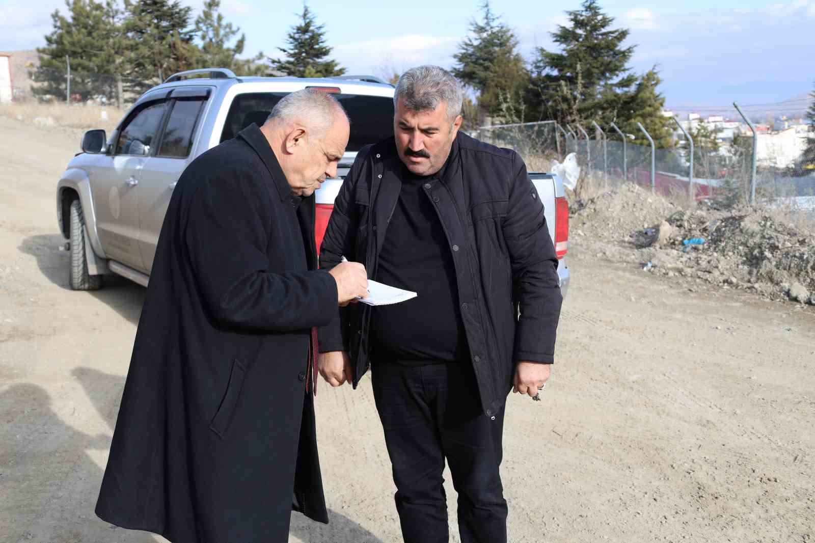 Yahyalı’da Karacatepe Camii’nin çevre düzenlemesi yapılıyor