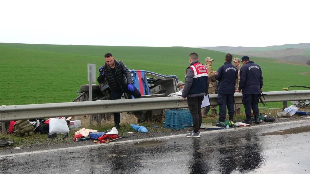 Kaza yapan cezaevi aracındaki mahkumların İstanbul’dan Bitlis’e götürüldüğü öğrenildi