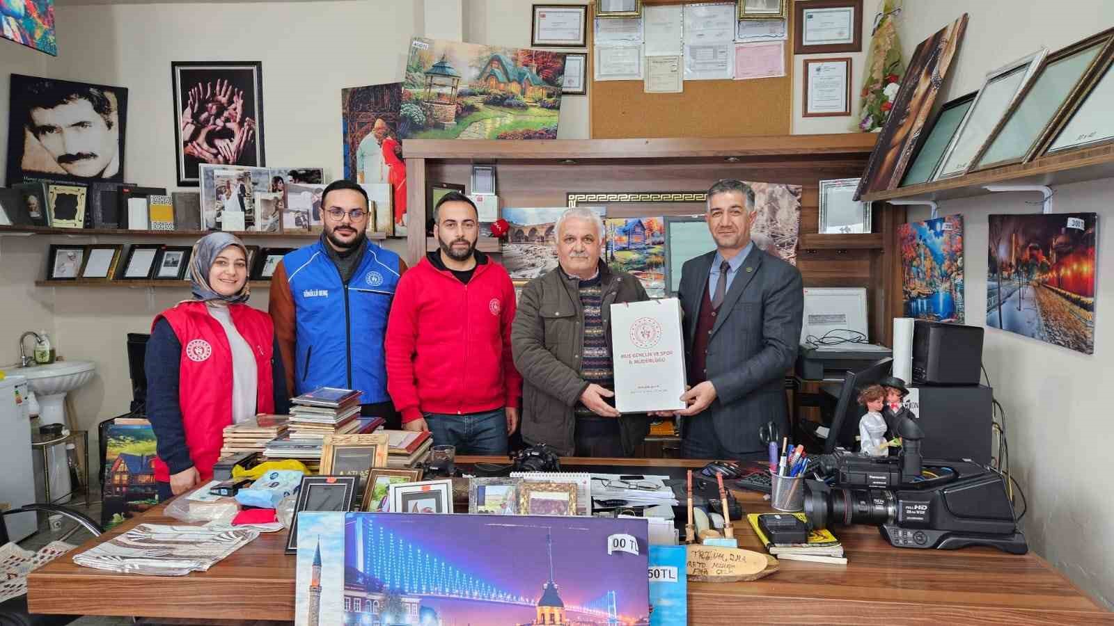 Varto Gençlik ve Spor Müdürü Aktaş’tan İHA muhabirine ziyaret
