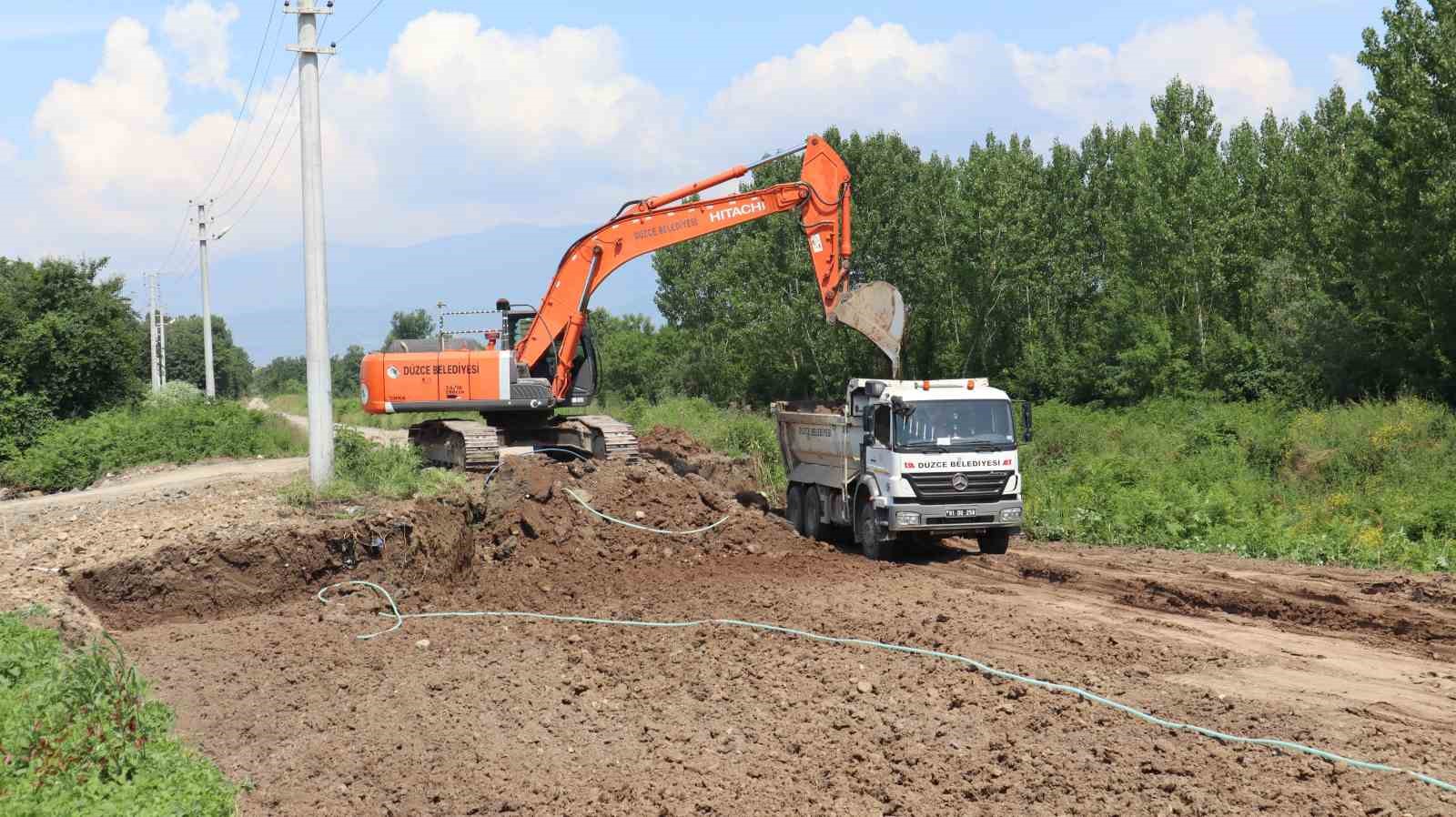 135 bin ton asfalt serildi 12 bin 500 metre yeni yol açıldı
