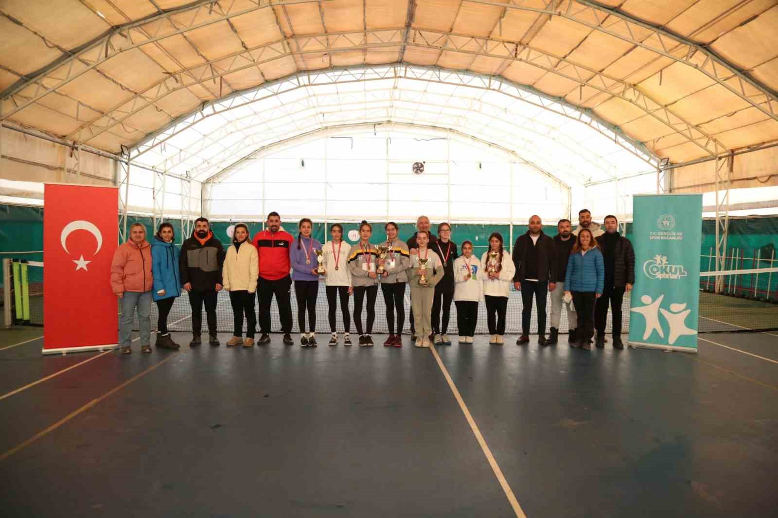 Muğla’da okul sporları yıldızlar tenis il birincisi belli oldu