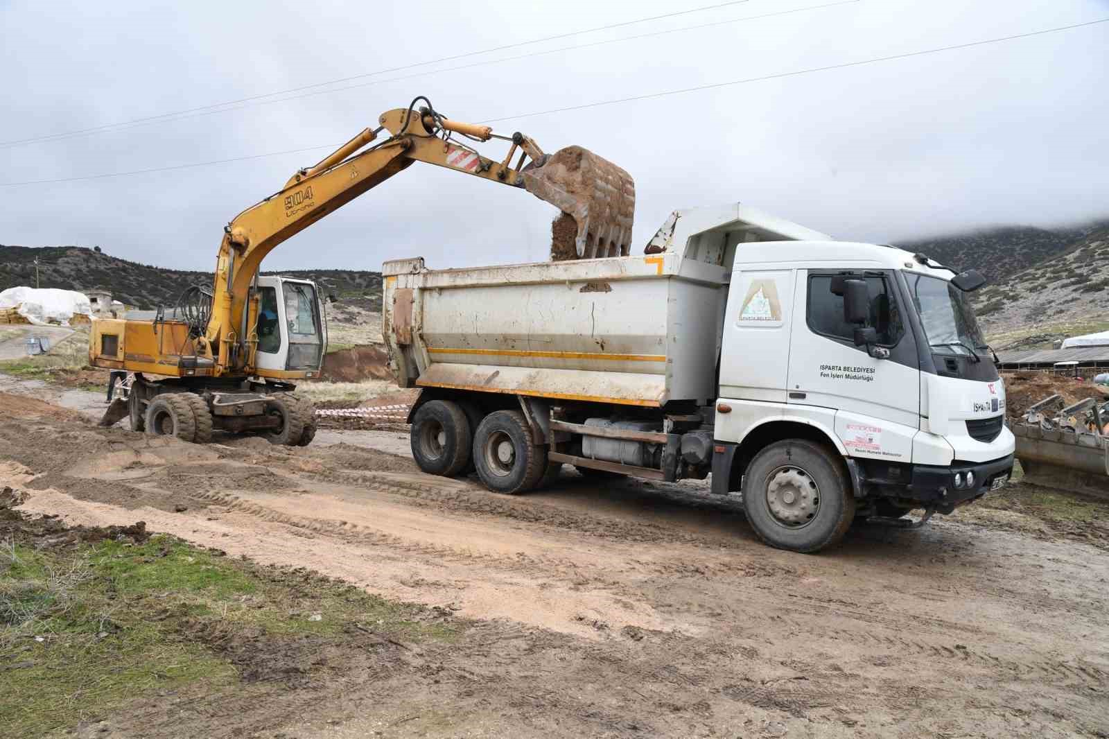 Isparta Belediyesinin desteğiyle Kayı k&ouml;y&uuml;ne sosyal tesis inşa ediliyor
