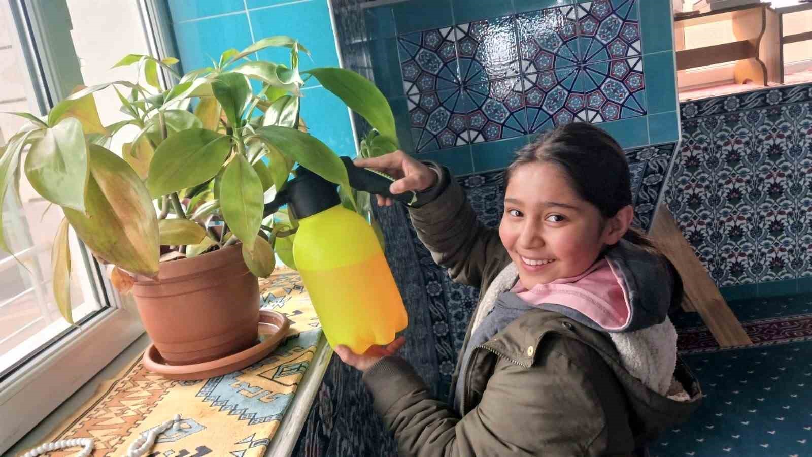 &Ccedil;ocuklara cami alışkanlığı &ccedil;i&ccedil;ekler ile sağlanıyor
