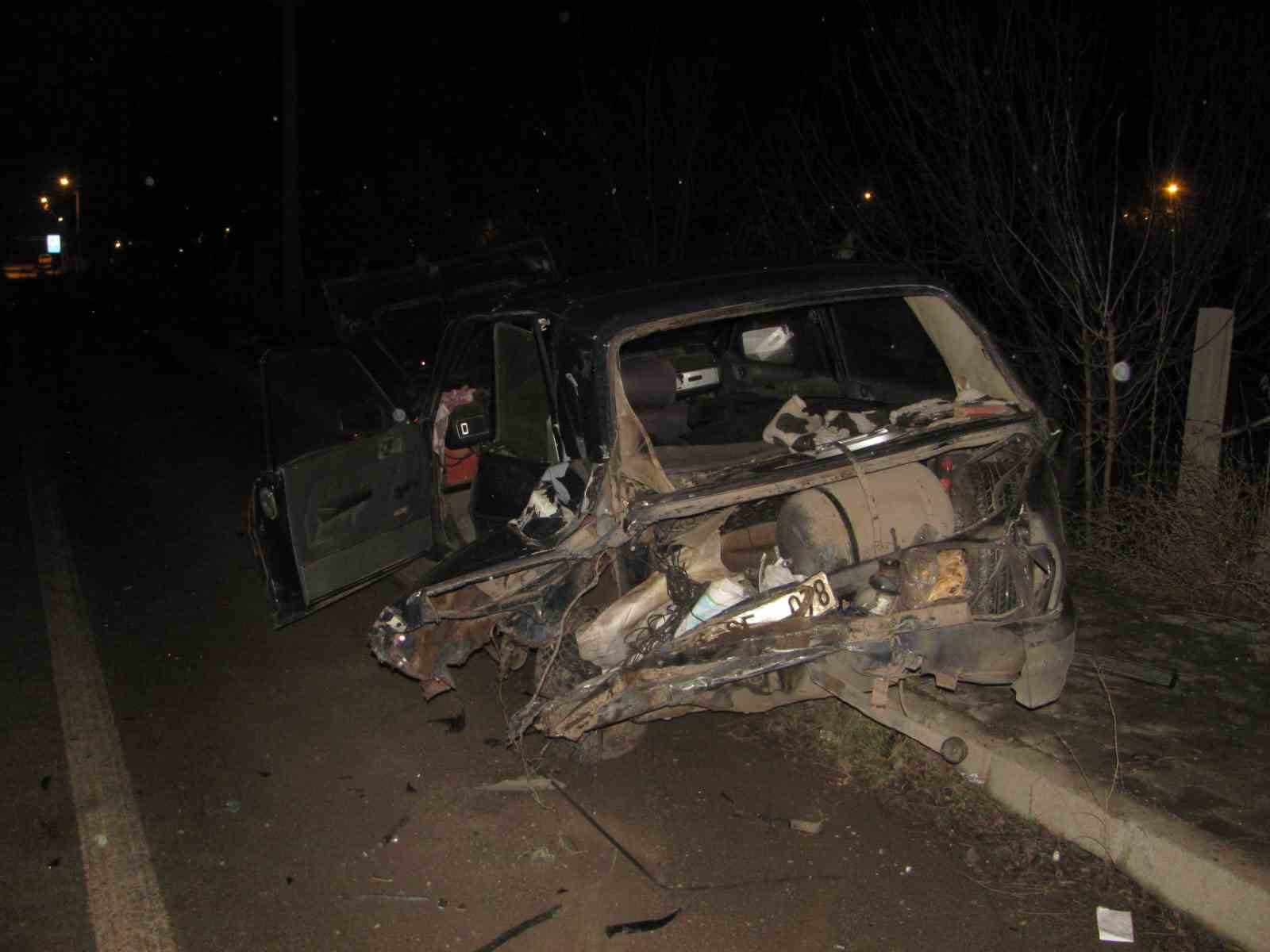 Tokat’ta kafa kafaya çarpışan araçlar hurdaya döndü: 5 yaralı
